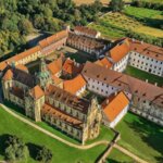 Letecký pohled na rozsáhlý areál kláštera v Kladrubech | © Národní památkový ústav