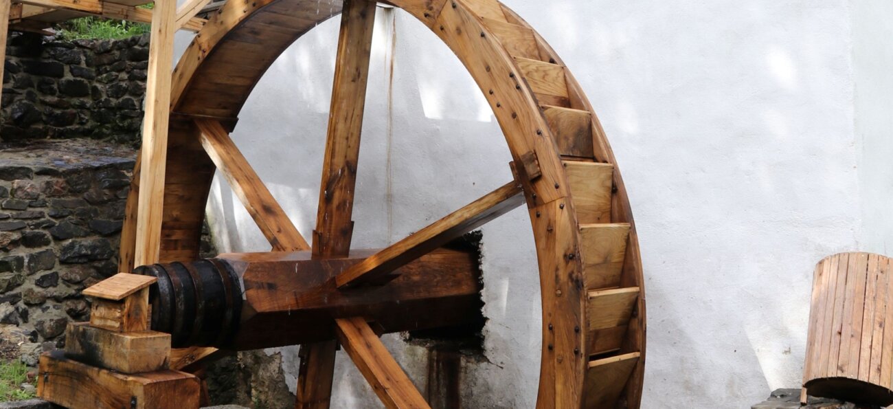 Nové kolo u mlýna v obci Zahrádka | © www.vodnimlyny.cz