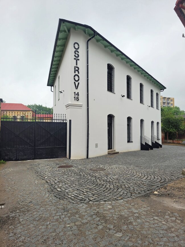 Komunitní centrum „Komunitko 1415“ provozuje Šmidingerova knihovna Strakonice z pověření města Strakonice v bývalých objektech pro textilní výrobu. | © Ateliér V.A.S.