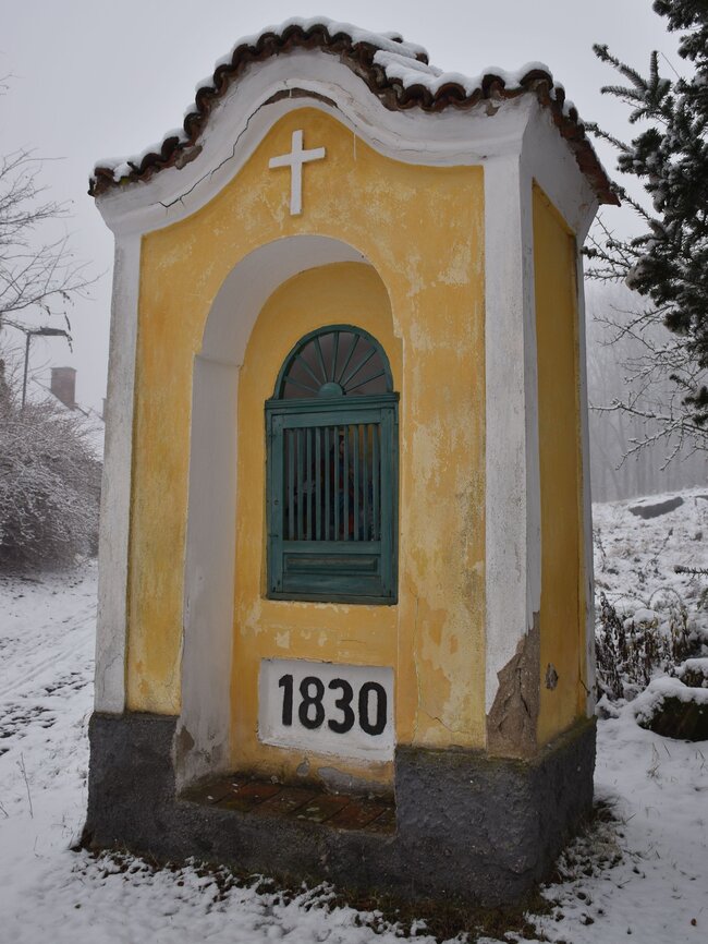 Ratibořec (obec Chyšky), výklenková kaple Nejsvětější Trojice | © Národní památkový ústav