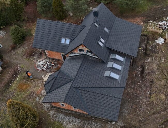 Rodinné domy a obytné stavby - Pavel Garec - Rekonstrukce střechy rodinného domu v Kuníně | © Pavel Garec