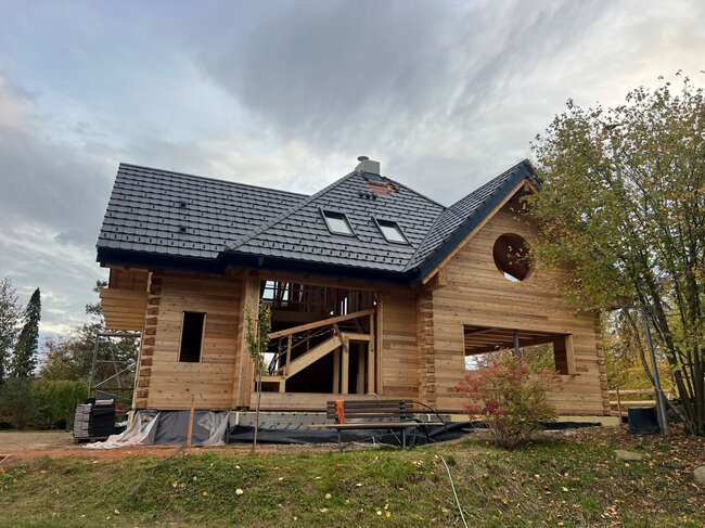 Rodiné domy a obytné stavby - STŘECHY HOFFMAN  - Novostavba rodinného domu v Lomnici | © STŘECHY HOFFMAN