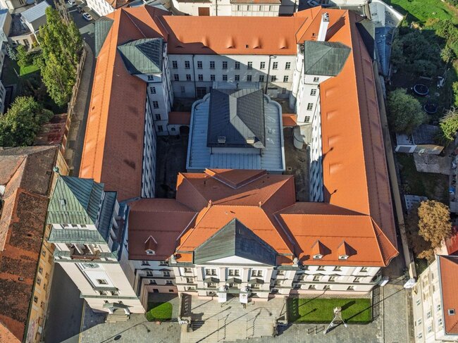 Pokrývači sobě - Veřejně prospěšné stavby - H & B delta - Okrsní soud ve Znojmě | ©  H & B delta