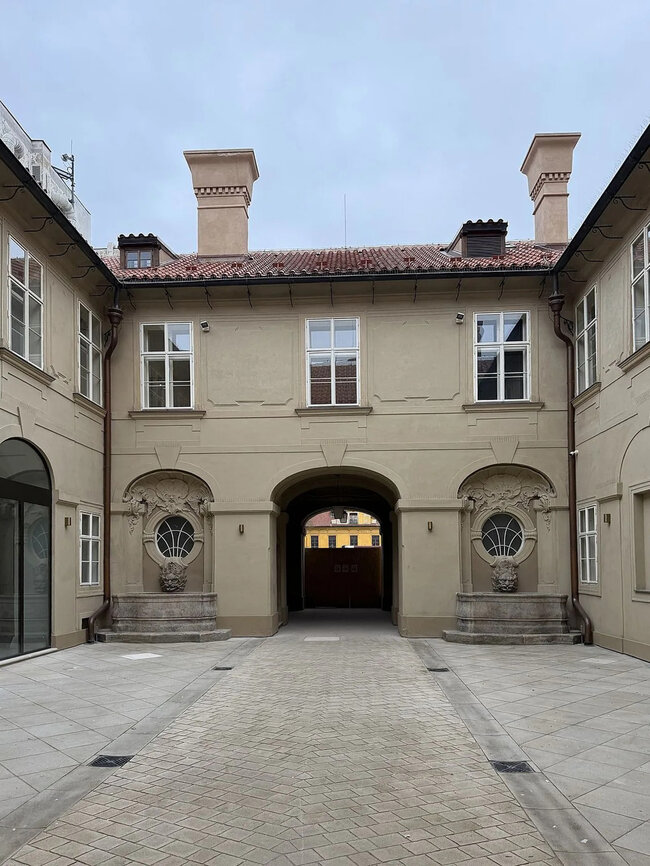 Praha, Piccolominiovský palác (Sylva-Taroucca, Savarin) – čelní pohled na zadní trakt | © Kamil Petráň, KEIMFARBEN, s. r. o.