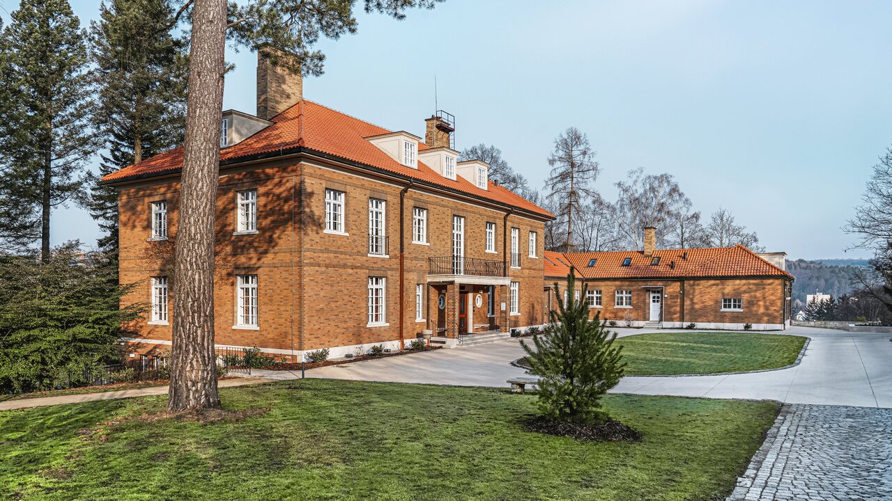Památkově chráněná Čiperova vila se zahradou na zlínském Burešově představuje cennou stavbu významného architekta Vladimíra Karfíka. | © Kamila Švrčinová 