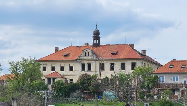 Celkový pohled na budovu zámku před obnovou | © Archiv Kateřiny Jacobsen