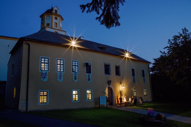V roce 2010 došlo k rozsáhlé rekonstrukci budovy předhradí. | © Současná podoba hradu Malenovice