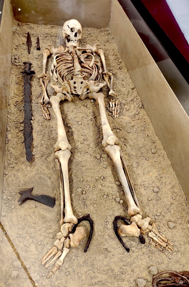 Kostrový hrob slovanského bojovníka | © Muzeum jihovýchodní Moravy ve Zlíně, příspěvková organizace
