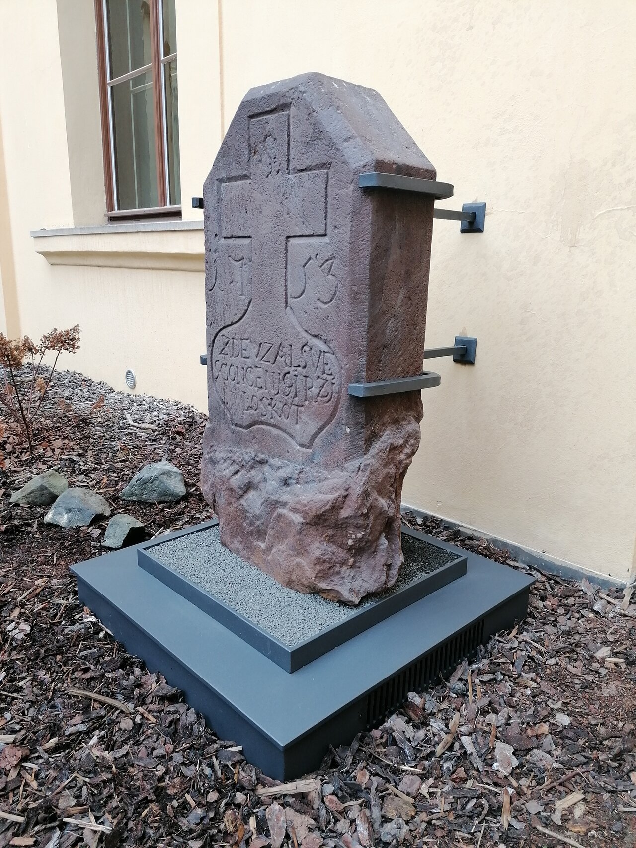 Smírčí kámen zvaný Loskotův kříž | © Město Slaný
