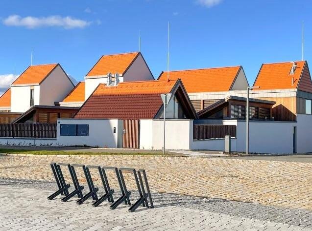 Cenu za originální řešení nové střechy získala firma Střechy NOVÁK za Rezidenční domy The Oaks.