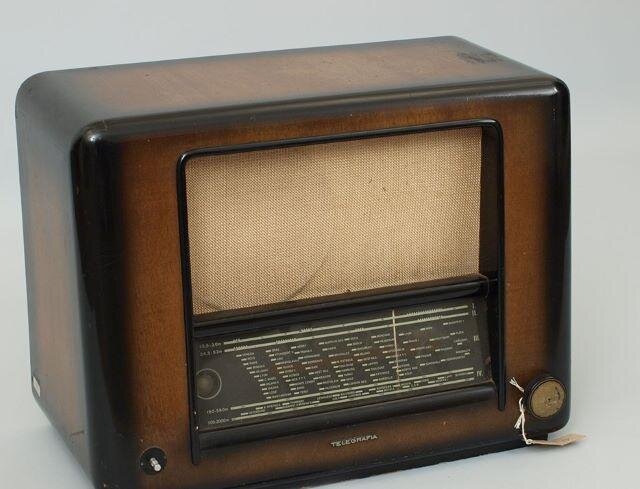 Radiopřijímač Telegrafia Liberátor C 420 představoval první poválečný výrobní program, 1945–1947.