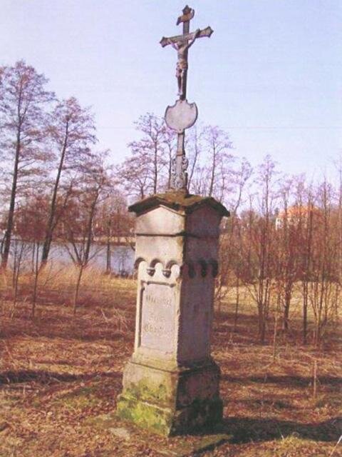 Jarischův kříž v Markvarticích před obnovou