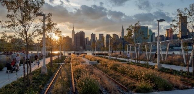 Hunters Point South Waterfront Park