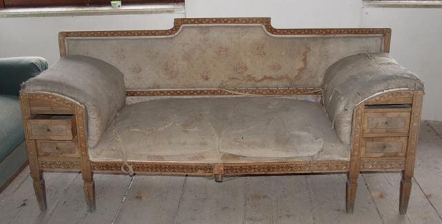 Čalouněné sofa – stav před restaurováním