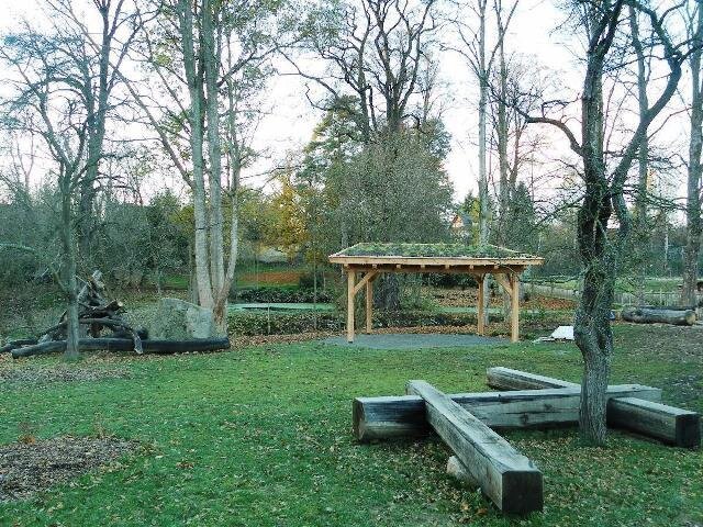  Zelená střecha altánu 25. října 2012  | Autor: Okrašlovací spolek pro Nadějkov a okolí | Licence: Všechna práva vyhrazena