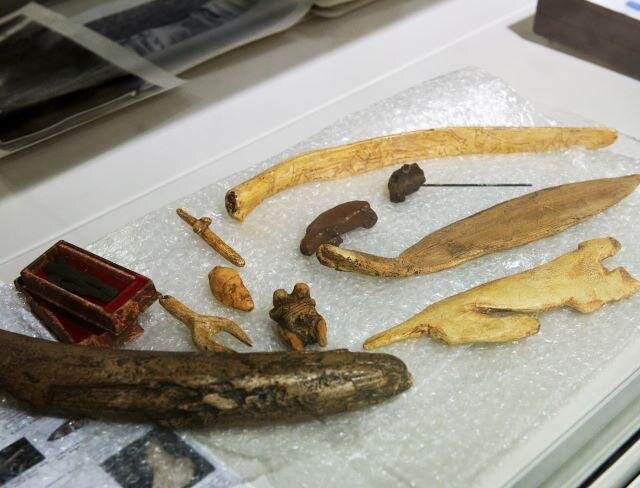 Soubor odlitků paleolitického umění zapůjčených z Moravského zemského muzea v Brně