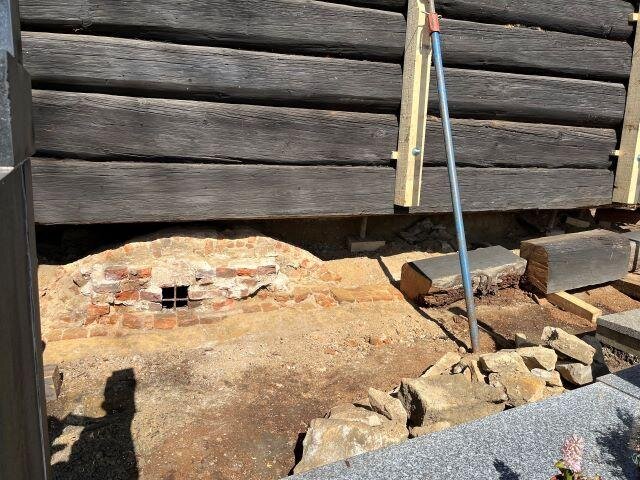 Podepření kostela kryptou