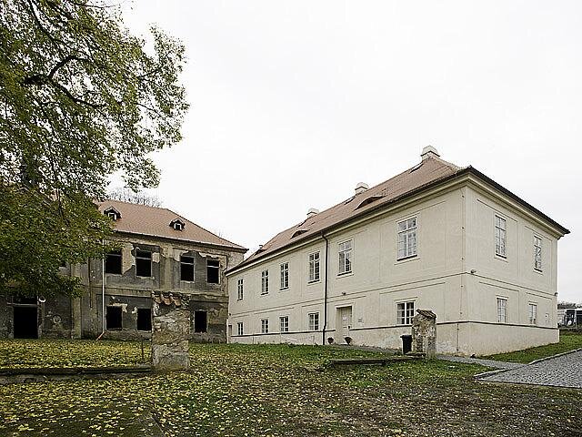 Veškeré zdejší aktivity související s příkladnou obnovou areálu organizuje Nadační fond Koleč.