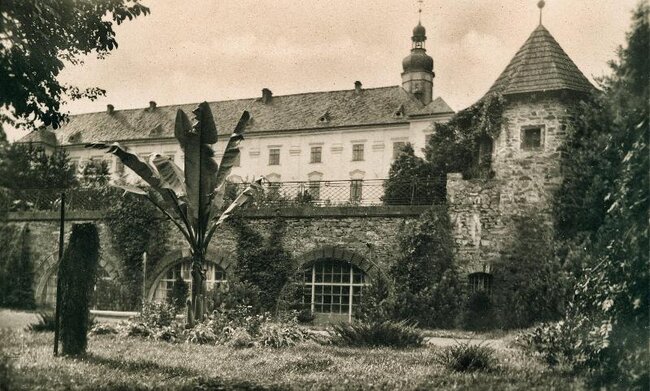 Historická fotografie saly terreny