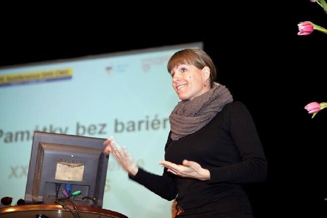 Tlumočení celé konference do českého znakového jazyka bravurně zajistila Renata Brabcová.