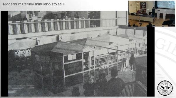 Stav interiéru haly v 90. letech 20. století