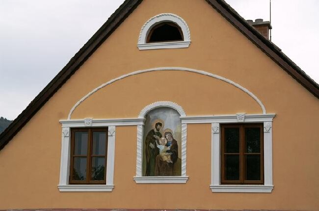 Detail štítu