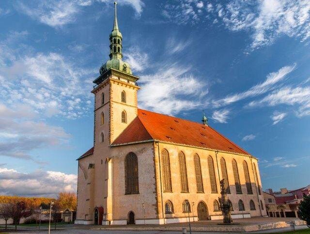 Současný snímek kostela Nanebevzetí Panny Marie v Mostu