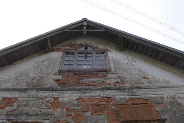 Detail štítu obytného domu bývalé zemědělské usedlosti u Šlapanova