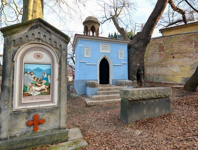 Obnovy se dočkala i zastavení křížové cesty.