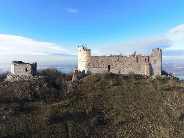 Jihovýchodní pohled na hrad Děvičky 