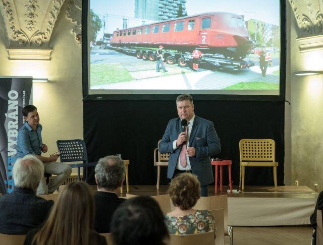 Pavel Lazar, emeritní generální ředitel TATRA TRUCKS, prezentoval záchranu motorového železničního vozu Slovenská strela.
