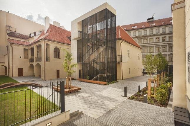 Zrekonstruovaný městský dům v Truhlářské ulici v Praze bude nyní sloužit jako komunitní centrum.