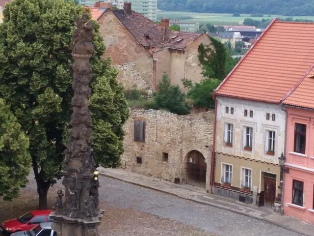 Pohled na dům před záchranou a celkovou obnovou
