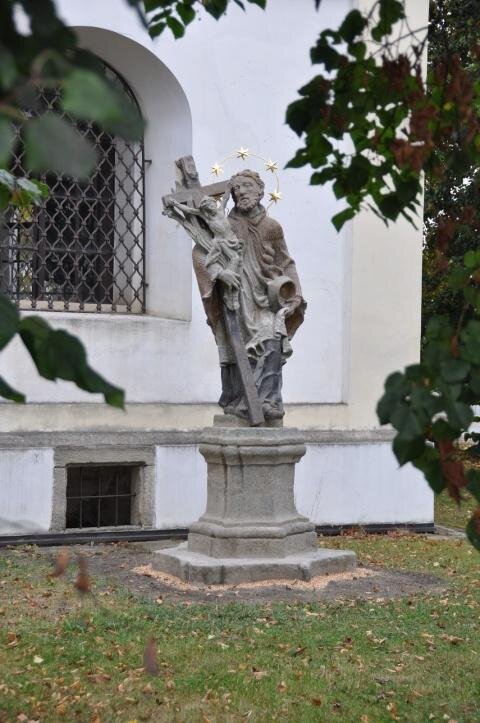 Socha sv. Jana v Hracholuskách