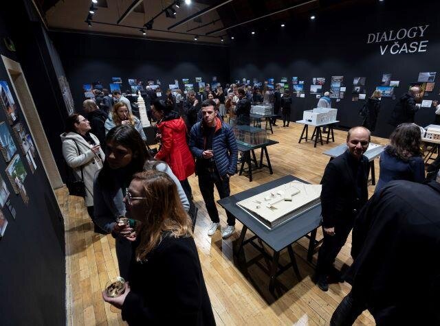 V expozici