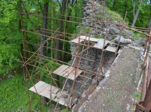 Kumburk 2012 oprava líce Studniční věže sdružením.