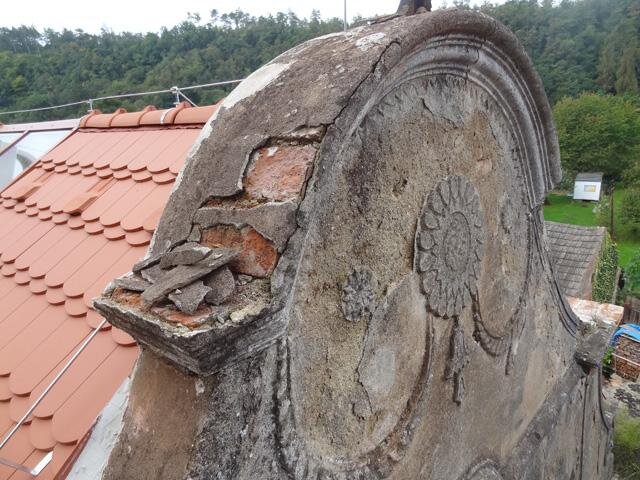 Detail štítu