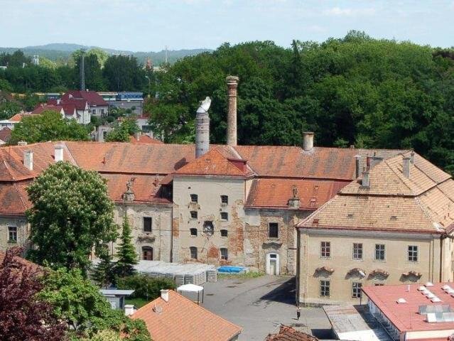 Pohled na pivovar ze zámku.