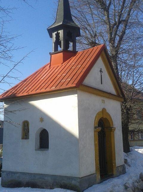 Kaple sv. Jana Nepomuckého před opravou
