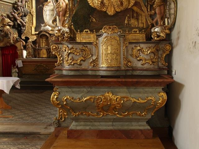 Detail obnoveného oltáře