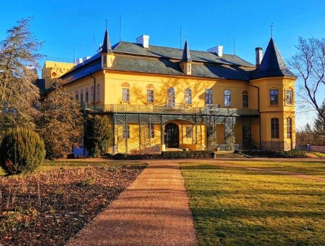 Po několika letech se zpřístupní zámek Slatiňany s parkem, kterým byla navrácena původní podoba z přelomu 19. a 20. století.