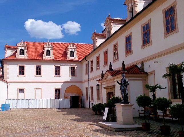 Západní průčelí po demontáži lešení