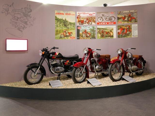 Pohled do expozice s reklamními plakáty