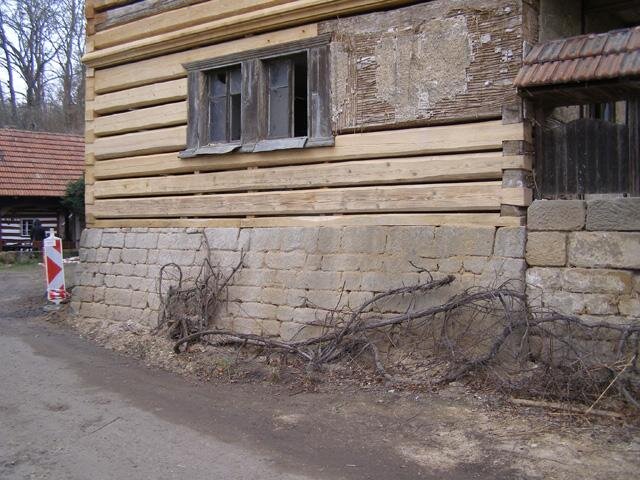 Detail spodní štítové partie po obnově