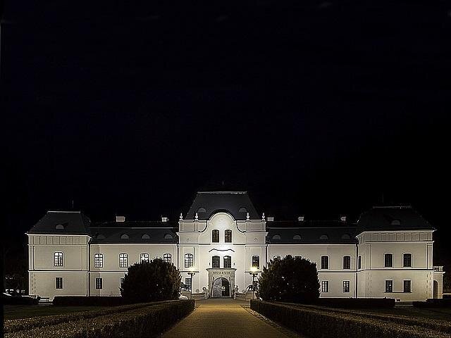 Renesanční zámek Humenné je slovenskou národní památkou a sídlí v něm Vihorlatské muzeum. 
