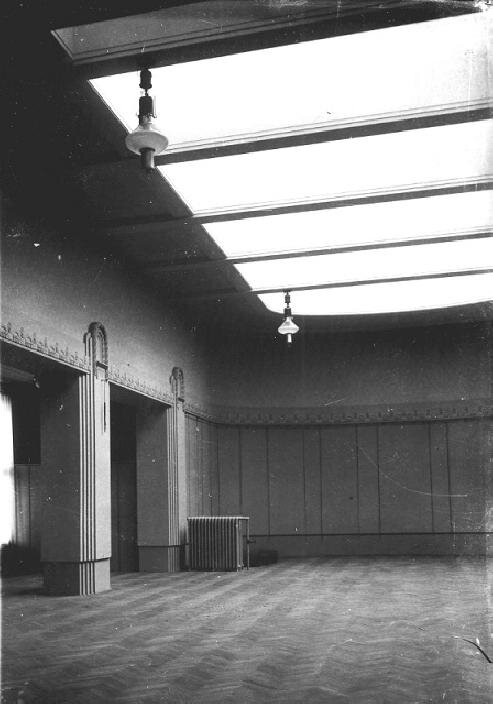 Galerijní sál, dobová fotografie