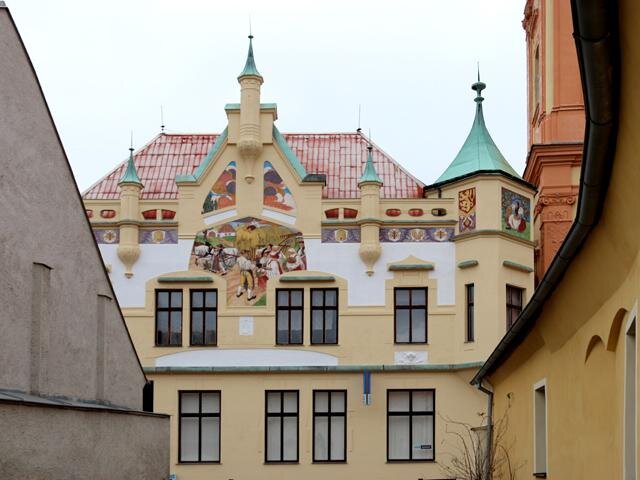 Kromě pražských motivů je známý svou zálibou ve folklórní a krajinářské tématice Chodska. 