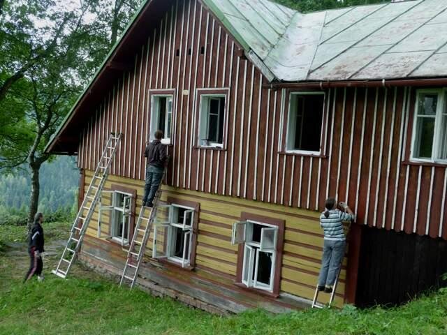Chata Kunzárna byl první objekt, do jehož rekonstrukce se nadšenci z neziskové organizace SEM Přátelé Herlíkovic pustili.