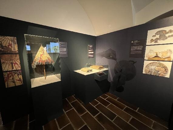 Poznáte příběhy předmětů z různých materiálů a historických etap.