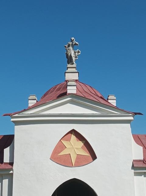 Kostel svému původnímu účelu sloužil až do požáru v roce 1784.